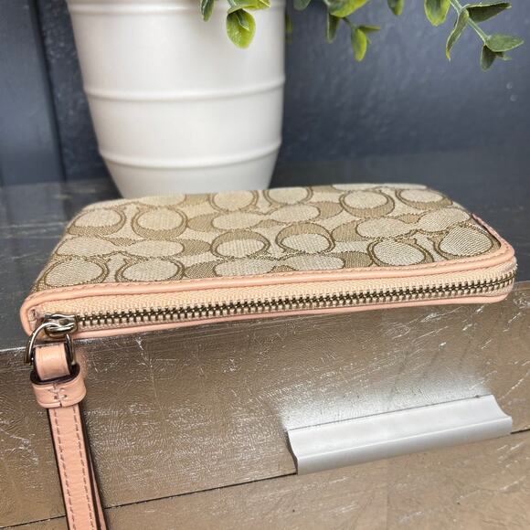 Coach Wristlet Outline Signature Logo Corner Zip Tan Khaki Light Pink - Picture 4 of 5